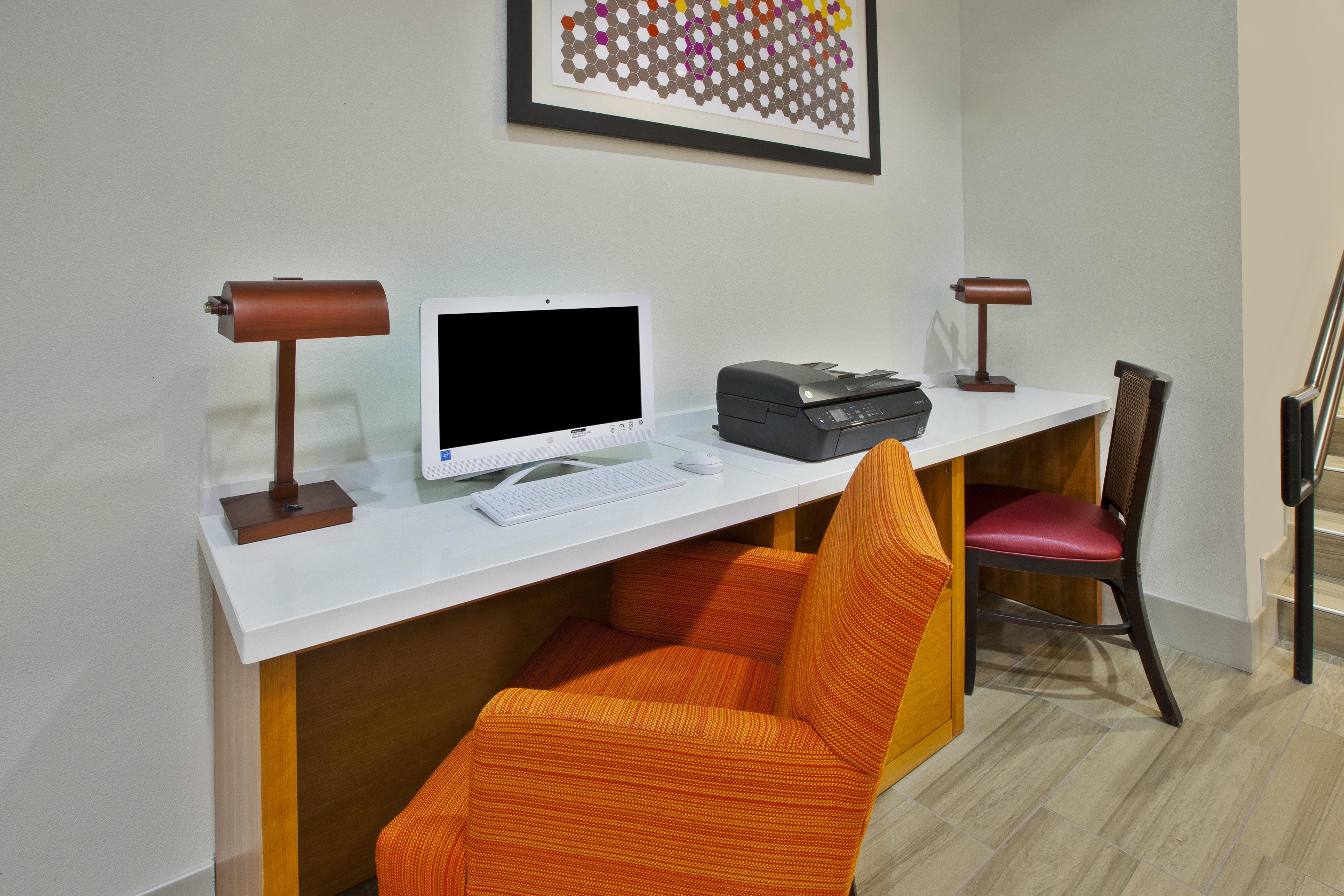 Holiday Inn Express Hotel & Suites Manchester Conference Center By Ihg Exterior photo