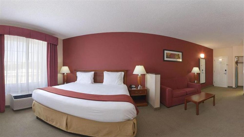 Holiday Inn Express Hotel & Suites Manchester Conference Center By Ihg Exterior photo