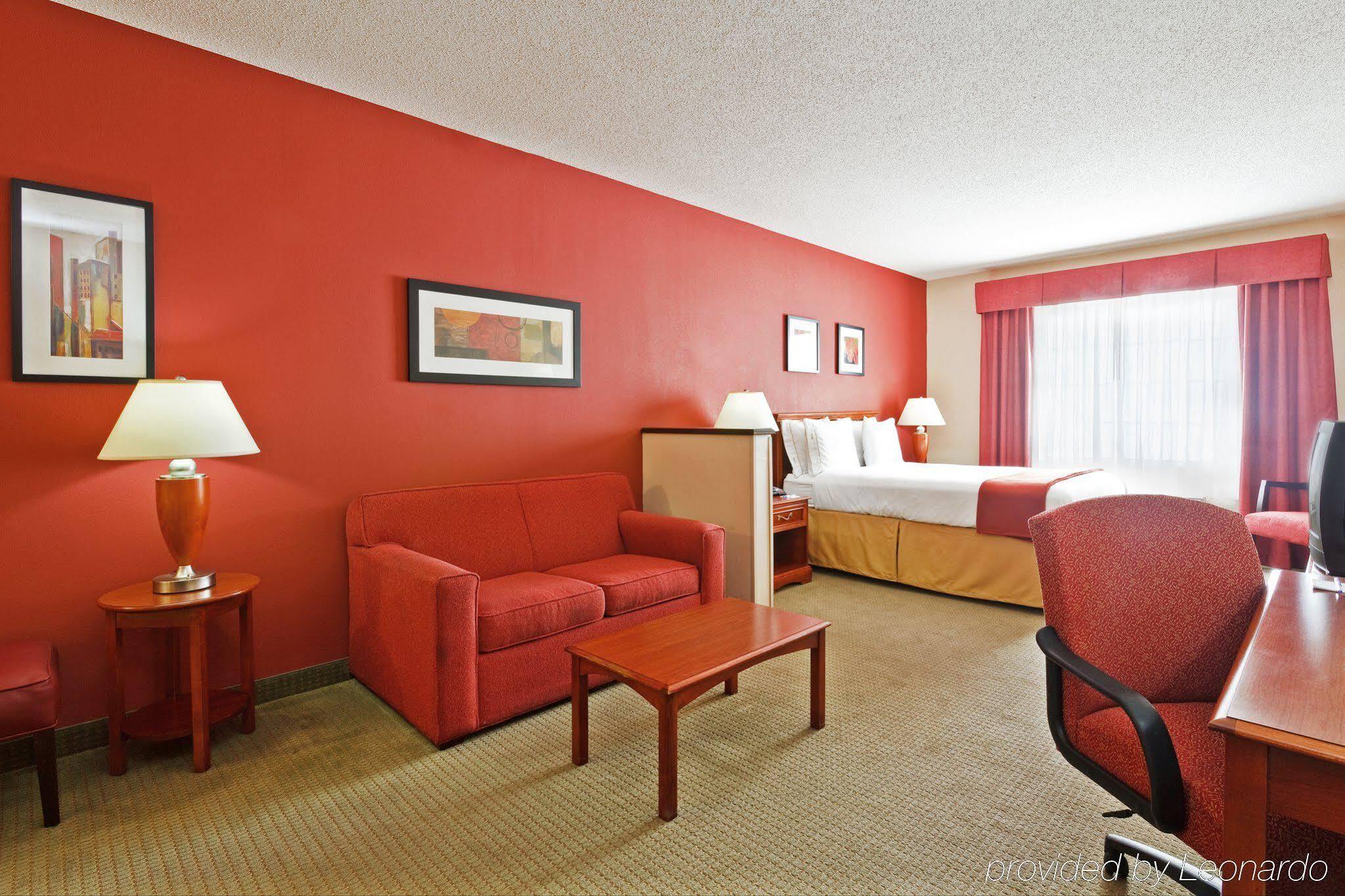 Holiday Inn Express Hotel & Suites Manchester Conference Center By Ihg Exterior photo