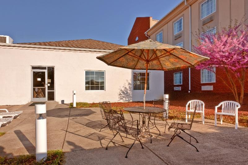 Holiday Inn Express Hotel & Suites Manchester Conference Center By Ihg Exterior photo